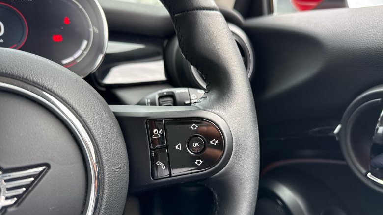 MINI Hatchback 1.5 Cooper Classic 3dr Petrol Hatchback